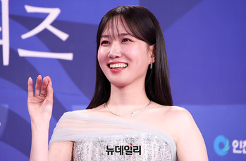 [영상] 박은빈 '반가운 손인사'