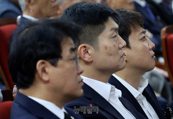 [포토] 이승만 서거60주기 추모식 참석한 '이준석-김재섭-배준영' 의원