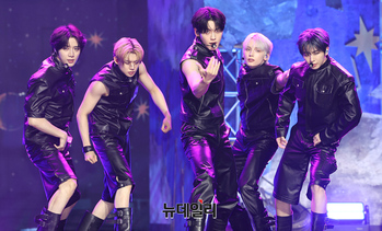 [포토] TXT, 1년9개월 만에 정규4집 '별의장 : 투게더'로 컴백