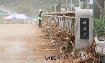 [포토] 토사물 쌓인 가평 대보교
