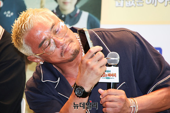 [영상] 추성훈 '영상찍는 아조씨'