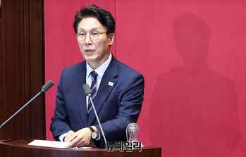 [포토] 신임 국무위원 인사하는 김민석 총리 