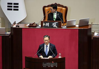 [포토] 인사하는 정성호 법무부 장관 