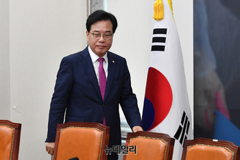 [포토] 회의 참석하는 송언석 비상대책위원장 및 지도부