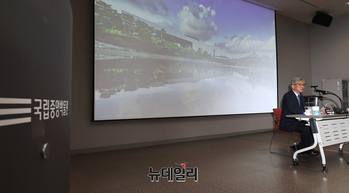 [포토] 유홍준 신임 국립중앙박물관장