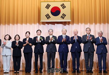 [포토] 김상환 헌재소장·오영준 재판관 취임식 