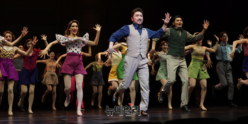 [포토] 뮤지컬 '브로드웨이 42번가' 신나는 탭댄스