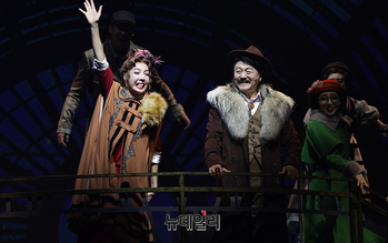 [포토] 브로드웨이 42번가, 열연하는 배우 전수경