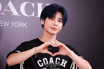 [영상] 포즈 취하는 투모로우바이투게더 태현 