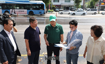 [포토] 찜통더위에 쿨링로드 점검하는 오세훈 서울시장