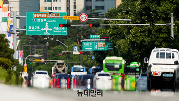 [포토] 폭염 속 타오르는 아스팔트