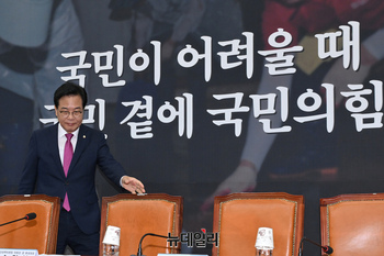 [포토] 회의 참석하는 송언석 국민의힘 비상대책위원장