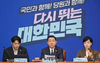 [포토] 최고위 참석한 김병기 민주당 당대표 직무대행 