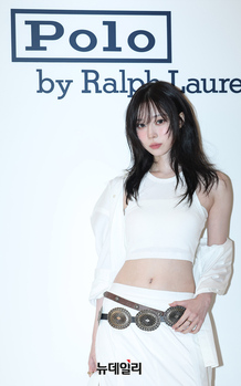 [영상] 팬몰고 백화점 등장한 에스파 윈터