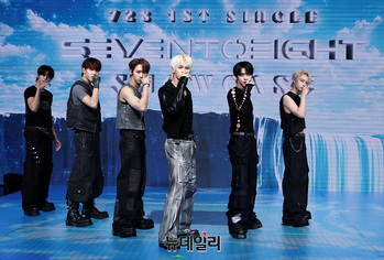 [영상] '전원 외국인' 그룹 세븐투에잇 데뷔 쇼케이스 