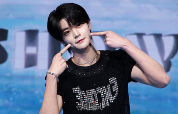 [영상] 세븐투에잇 쿄준 '귀엽게 볼 콕'