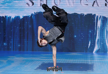 [영상] 포즈 취하는 세븐투에잇 엑시 