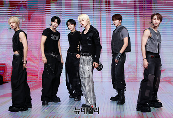 [영상] 데뷔무대 선보이는 세븐투에잇 