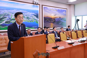 [포토] 인사말 하는 김윤덕 국토교통부 장관 후보자