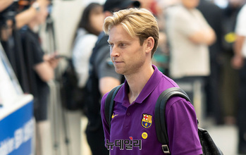 [영상] 방한한 '프랭키 더용' FC바르셀로나 선수 