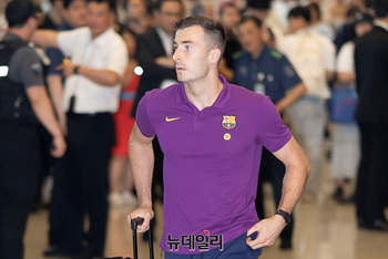 [포토] 입국하는 이냐키 페냐 FC바르셀로나 선수