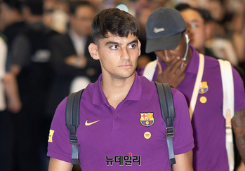 [영상] 인천공항 통해 입국하는 제라르 마르틴 선수 