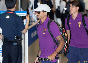 [영상] 입국하는 하피냐 FC바르셀로나 선수