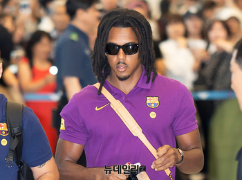 [영상] 인천국제공항 통해 입국하는 쥘 쿤데 선수