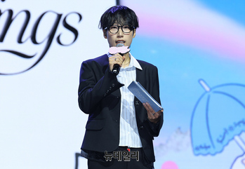 [포토] 예나 소개하는 재재