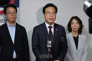 [포토] 방송3법 강행시 필리버스터, 입장밝히는 송언석 