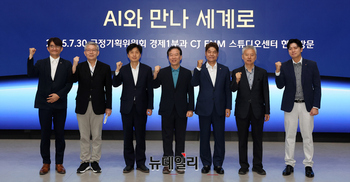 [포토] 국정기획위원회 ‘K-컨텐츠 시장 300조 시대’ 위한 현장방문 기념촬영