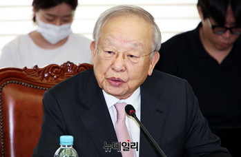 [포토] '노조법 개정' 기자회견하는 손경식 경총 회장 