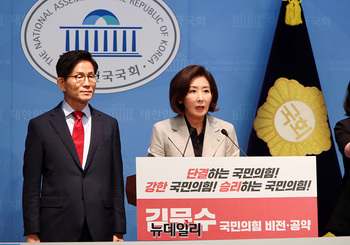 [포토] 김문수 소개하는 나경원 의원 