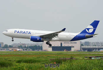 [포토] 국내 9번째 LCC '파라타항공' 1호기 김포공항 도착