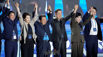 [포토] 인사하는 더불어민주당 지도부 