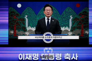 [포토] 민주당 전당대회서 상영되는 이재명 대통령 영상축사 