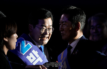 [포토] 전당대회 입장하는 박찬대 당대표 후보 