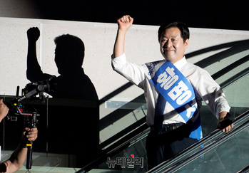 [포토] 입장하는 황명선 최고위원 후보 