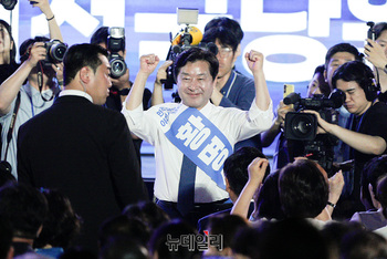 [포토] '단독 출마' 황명선, 더불어민주당 최고위원 선출  