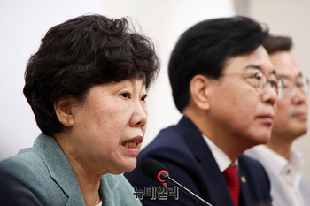 [포토] '사법정의수호 및 독재대응' 발언하는 조배숙 위원장