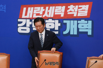 [포토] 회의 참석하는 정청래 민주당 신임 당대표