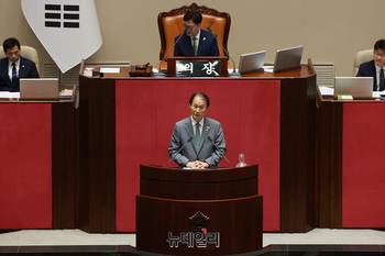 [포토] 국회 찾은 권오을 신임 국가보훈부 장관