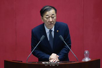 [포토] 본회의서 인사말 하는 김윤덕 국토교통부 장관