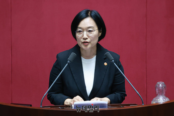 [포토] 국회 출석한 한성숙 중소벤처기업부 장관