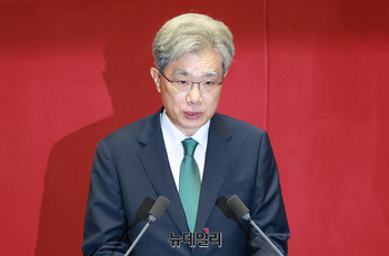 [포토] 본회의서 인사말 하는 김상환 헌법재판소장