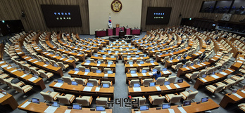 [포토] 방송3법 반대 필리버스터 돌입