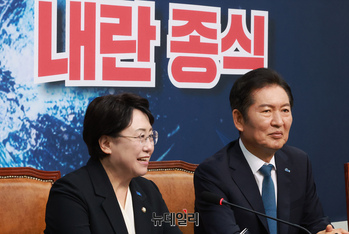 [포토] 환담 나누는 정청래·김선민