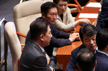 [포토] 본회의 참석한 정청래·김병기 