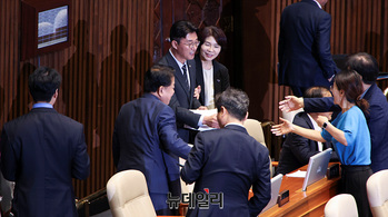 [포토] 무제한 토론 마친 노종면 민주당 의원 