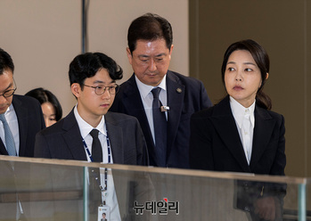 [포토] '민중기 특검' 출석하는 김건희 여사 